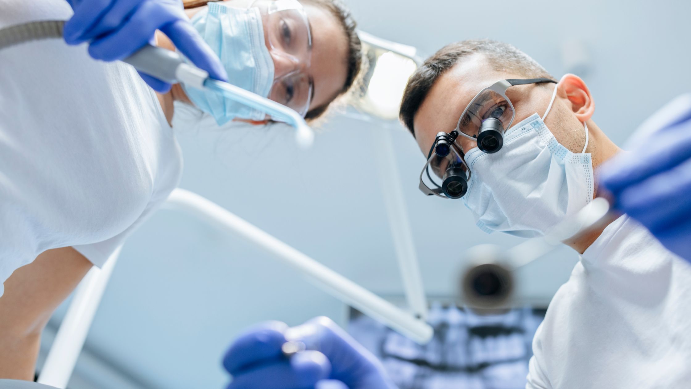 Dental Assistant vs. Dental Hygienist Differences & Comparison